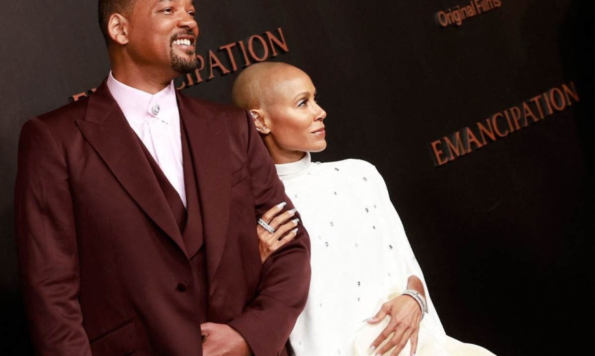 Atriz Jada Pinkett Smith, esposa do astro Will Smith, tem alopecia areata e decidiu raspar os cabelos devido à doença -  (crédito: Michael Tran/AFP/1/12/22)