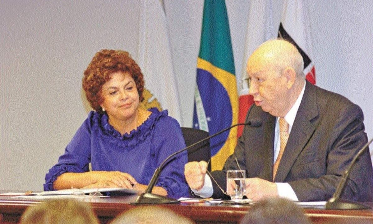 Dilma Rousseff e José Alencar em evento na Fiemg, em 2010: a futura presidente e o vice-presidente tornaram público o tratamento de câncer, que deixou de ser tabu -  (crédito: Jair Amaral/EM/D.A. Press – 7/4/10)