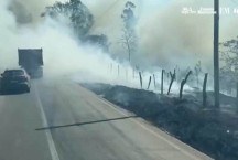 Vídeo: incêndio às margens da BR-381 complica trânsito na rodovia