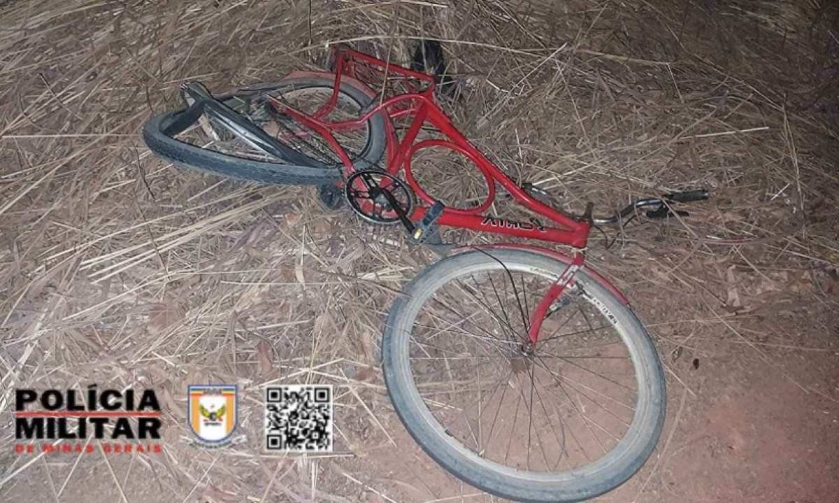 Roda da bicicleta ficou empenada depois do choque com a Trucker -  (crédito: PMRv)