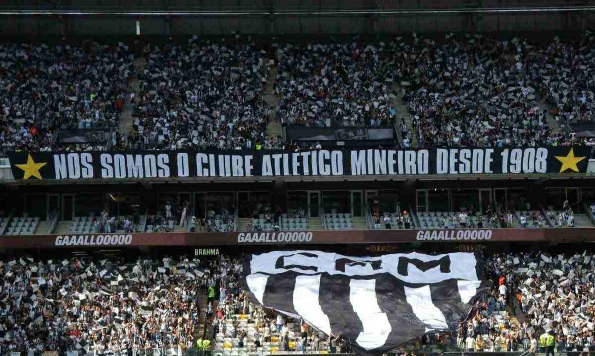 Mesmo com a fase ruim em campo e os bastidores agitados, a torcida atleticana continua apoiando nas arquibancadas, como na goleada para o Flamengo -  (crédito: Gladyston Rodrigues/EM/D.A. Press)