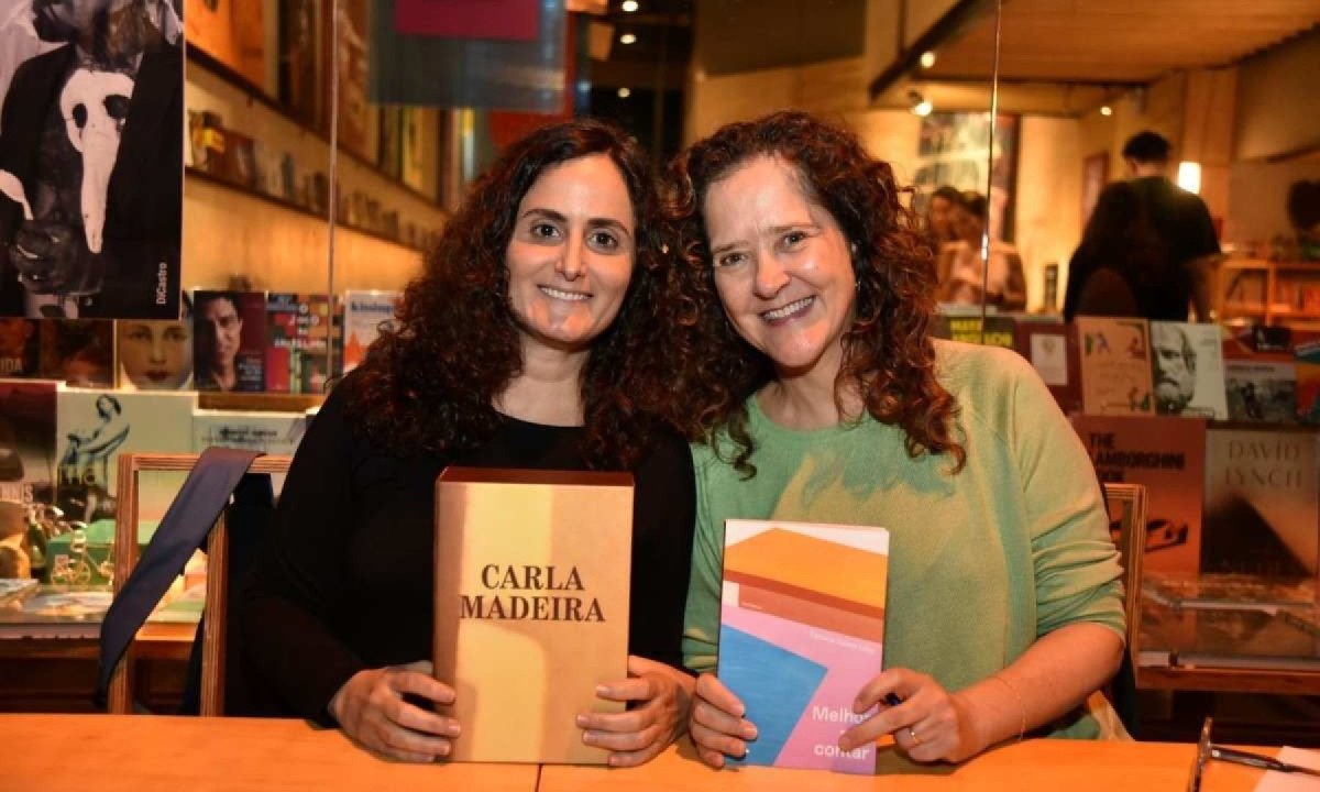 Carla Madeira se reúne com Tatiane Levy, na Livraria da Rua, para lançamento do novo livro de Tatiana, "Melhor não contar", da editora Todavia
 -  (crédito: Ramon Lisboa/EM/D.A. Press)