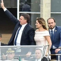 Chefe de gabinete de Carlos pagou despesas de Bolsonaro e Michelle - AFP/REPRODUÇÃO
