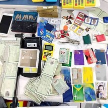 Suspeitos de falsificar documentos e cartões são presos em BH - PCMG / Divulgação 