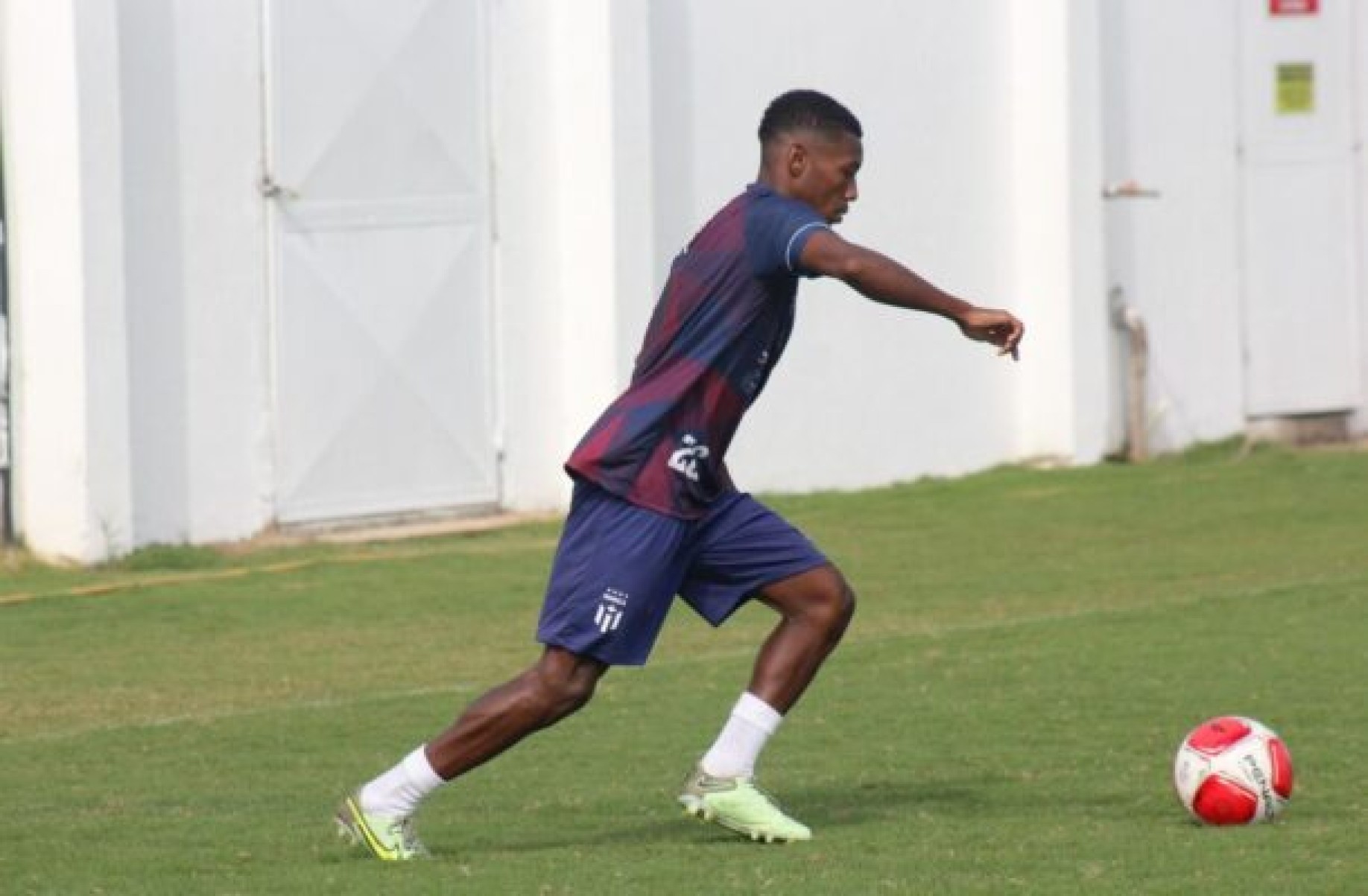 Com dois gols e sequência invicta, Fellipe Resende se destaca pelo Maricá