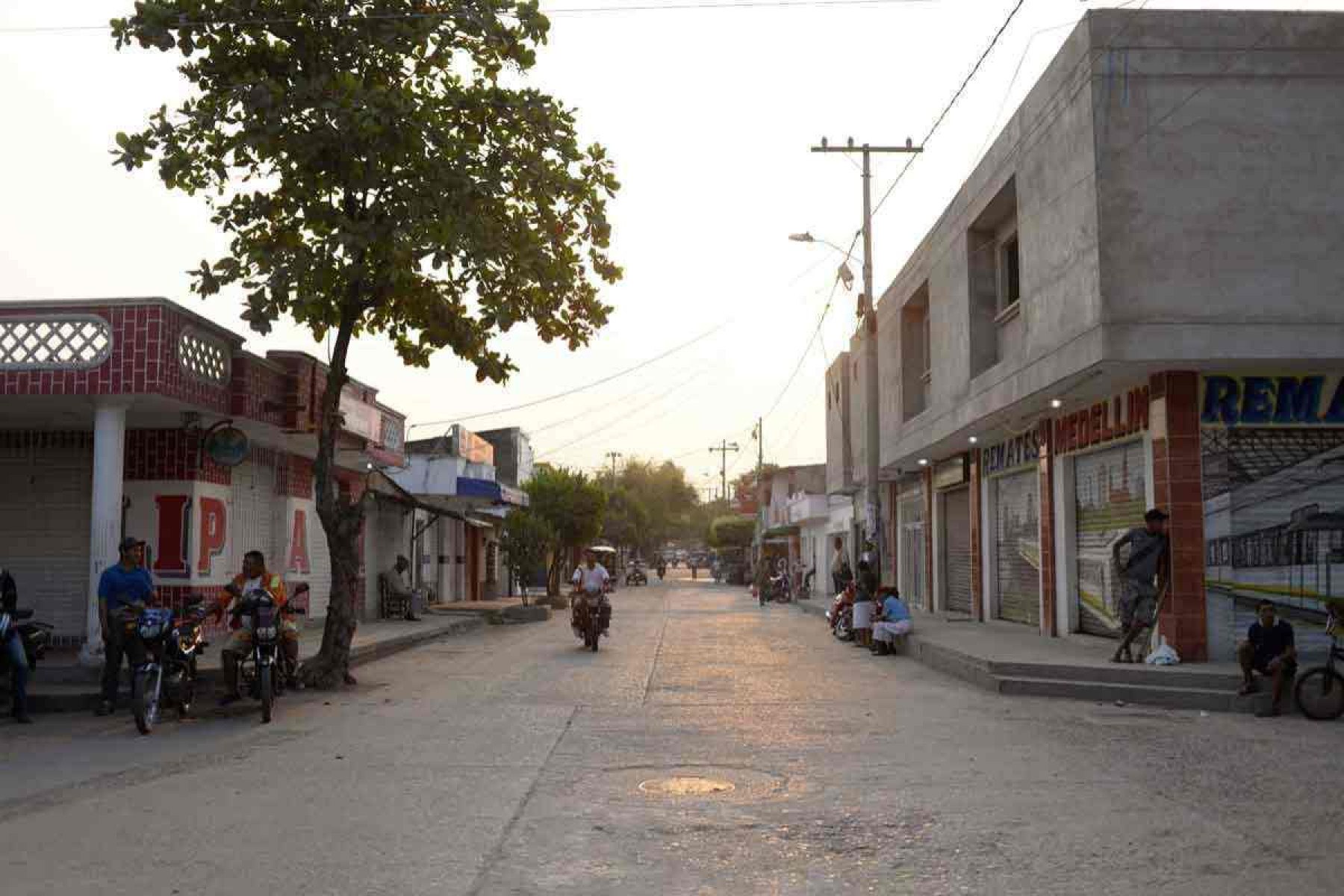 A cidade de aracataca, no departamento de magdalena, na colômbia, onde garcía márquez nasceu em 1927 e passou parte da infância, inspirou contos e romances do escritor