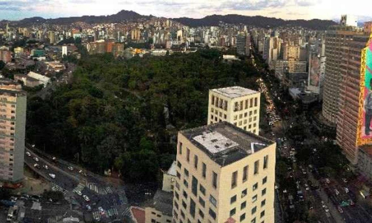 Detalhe de foto feita por João Vargas Penna no alto do Edifício Acaiaca -  (crédito: João Vargas Penna/reprodução)