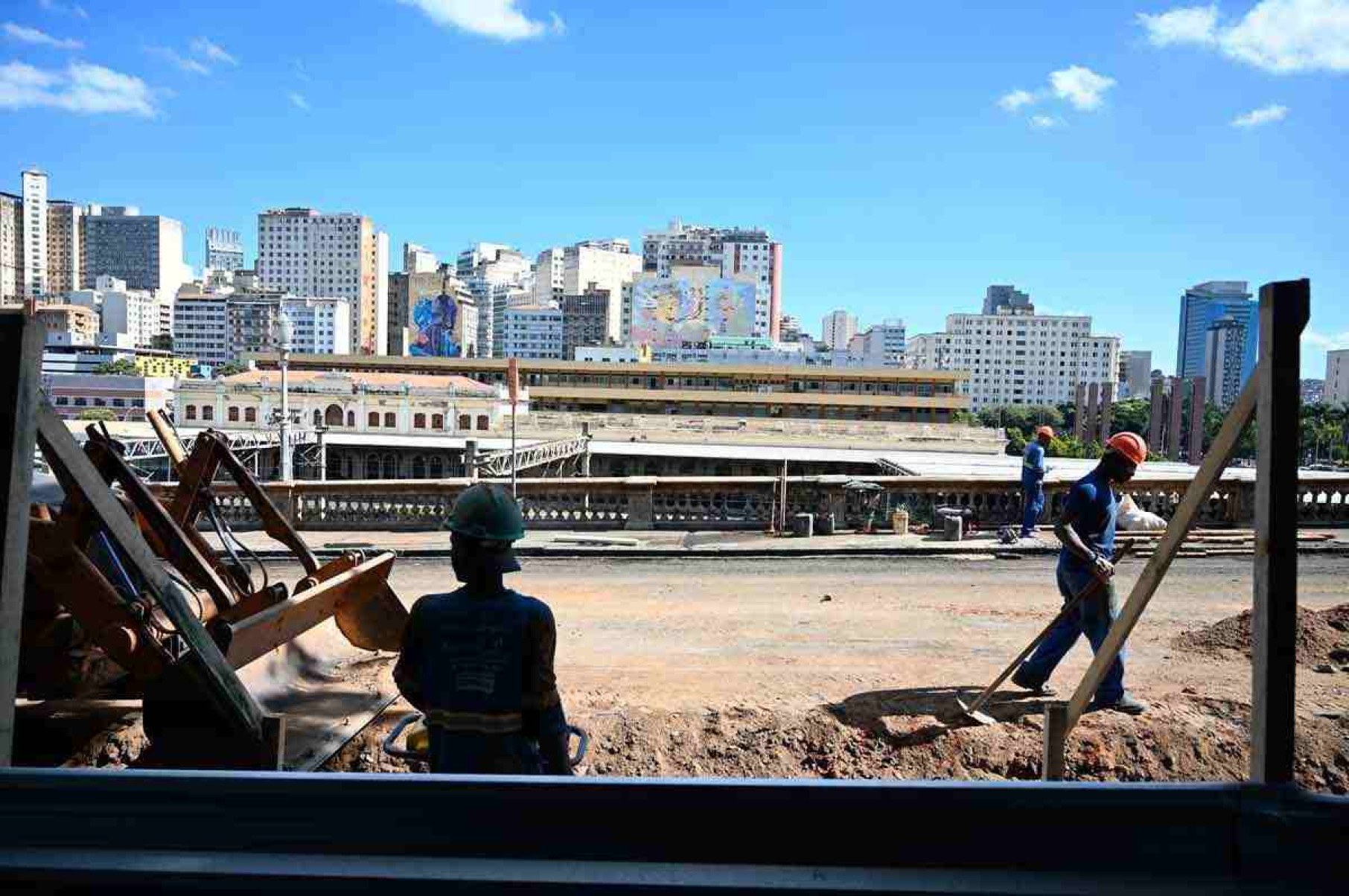 Diversidade em xeque? Reforma põe em debate ocupação da Rua Sapucaí, em BH 