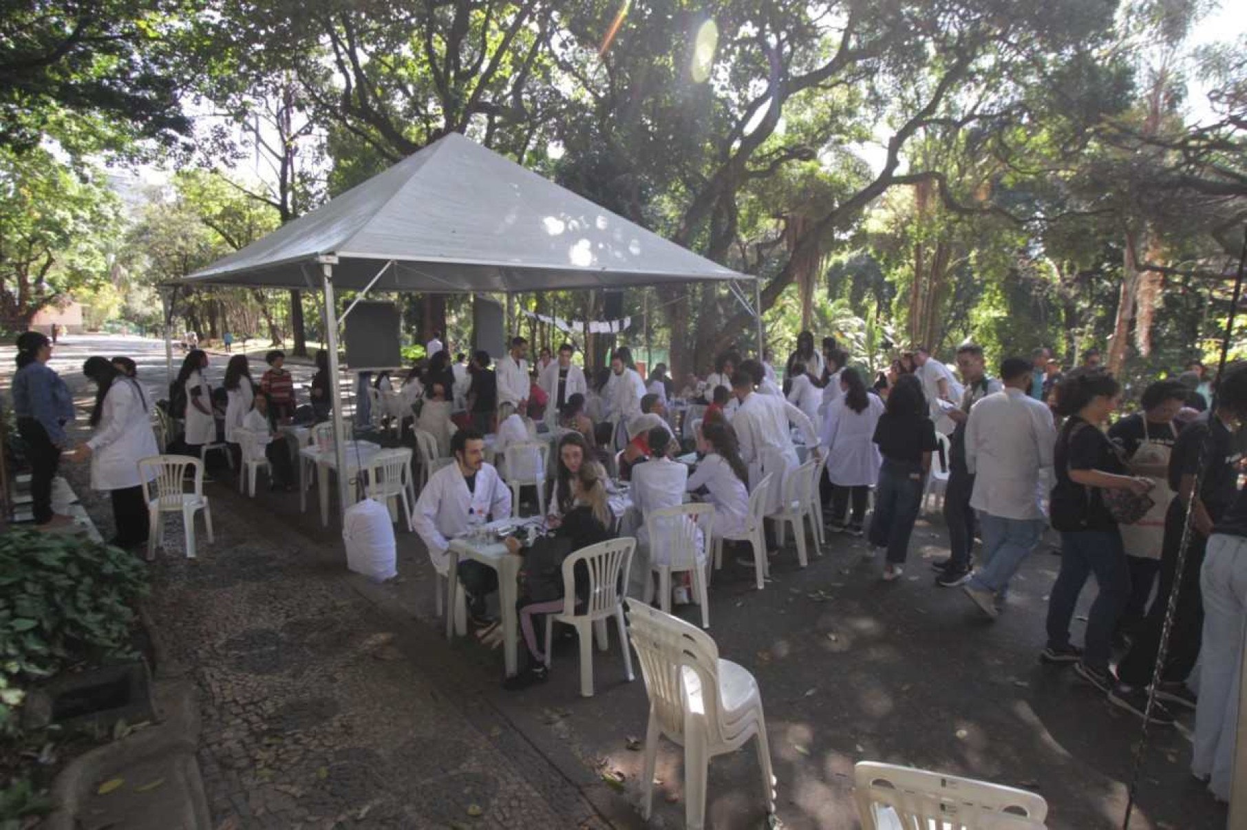 Feira sobre prevenção de doenças atende centenas de pessoas em BH