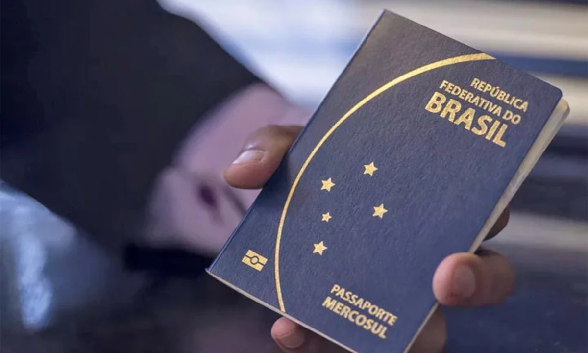 Nunca deixe para dar entrada no passaporte com urgência, pois isso encarece o serviço. Em vez do preço normal de R$ 257,25 pode chegar a R$ 514,50. -  (crédito: Agência Brasil)