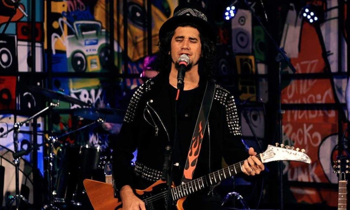 Landau surgiu como o forasteiro Washington Del Buffalo em 2009, inspirado em bandas mexicanas que ouviu em sua primeira turnê internacional
 -  (crédito: Alessandro Nicollete/divulgação)