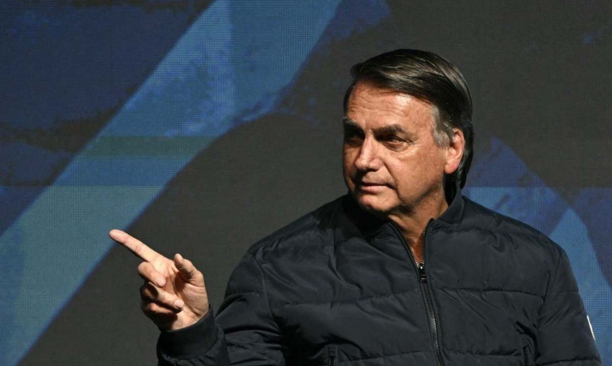  Former Brazilian President (2019-2023) Jair Bolsonaro gestures during the CPAC Brazil conference in Balneario Camboriu, Santa Catarina State, Brazil on July 6, 2024. Conservative Political Action Conference (CPAC) is a political conference attended by conservative activists and elected officials. (Photo by Evaristo Sa / AFP)
       -  (crédito: Evaristo Sa / AFP)