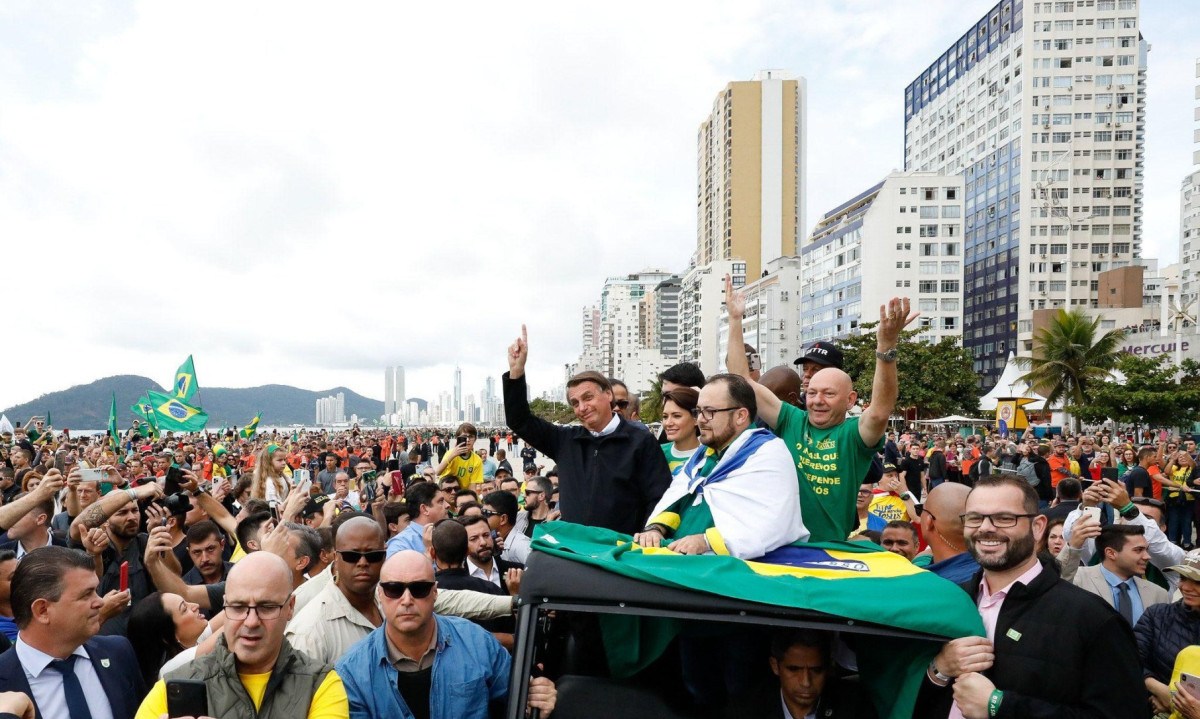 Prédios mais altos do Brasil estão em Balneário Camboriú. À esquerda, as torres do Yatch House, onde o jogador Neymar adquiriu uma cobertura -  (crédito: Getty Images)