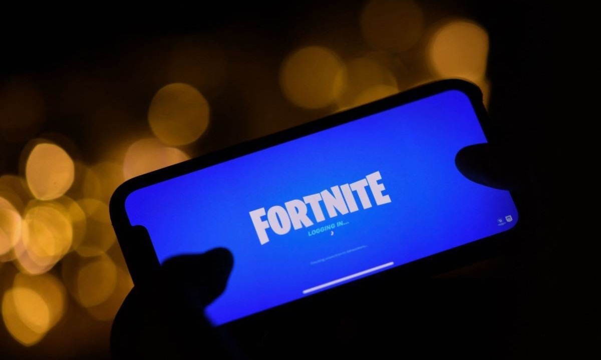 A Epic Games, desenvolvedora de Fortnite, acusou a Apple de bloquear arbitrariamente suas vendas de jogos na Europa -  (crédito: MARIO TAMA / GETTY IMAGES NORTH AMERICA / AFP)