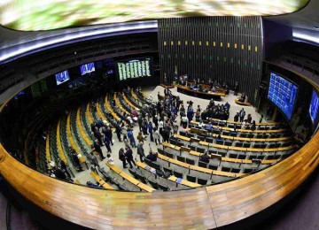 Plenário da Câmara: Desde sábado (6/7) e até as eleições de outubro, deputados e senadores não podem mais receber valores empenhados no Orçamento -  (crédito: MARCOS OLIVEIRA/AGÊNCIA CÂMARA)