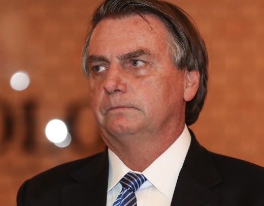 A Polícia Federal confirmou, por meio da perícia no celular do ex-presidente, que Bolsonaro acessou o site da empresa Fortuna Auction, responsável pelo leilão - 