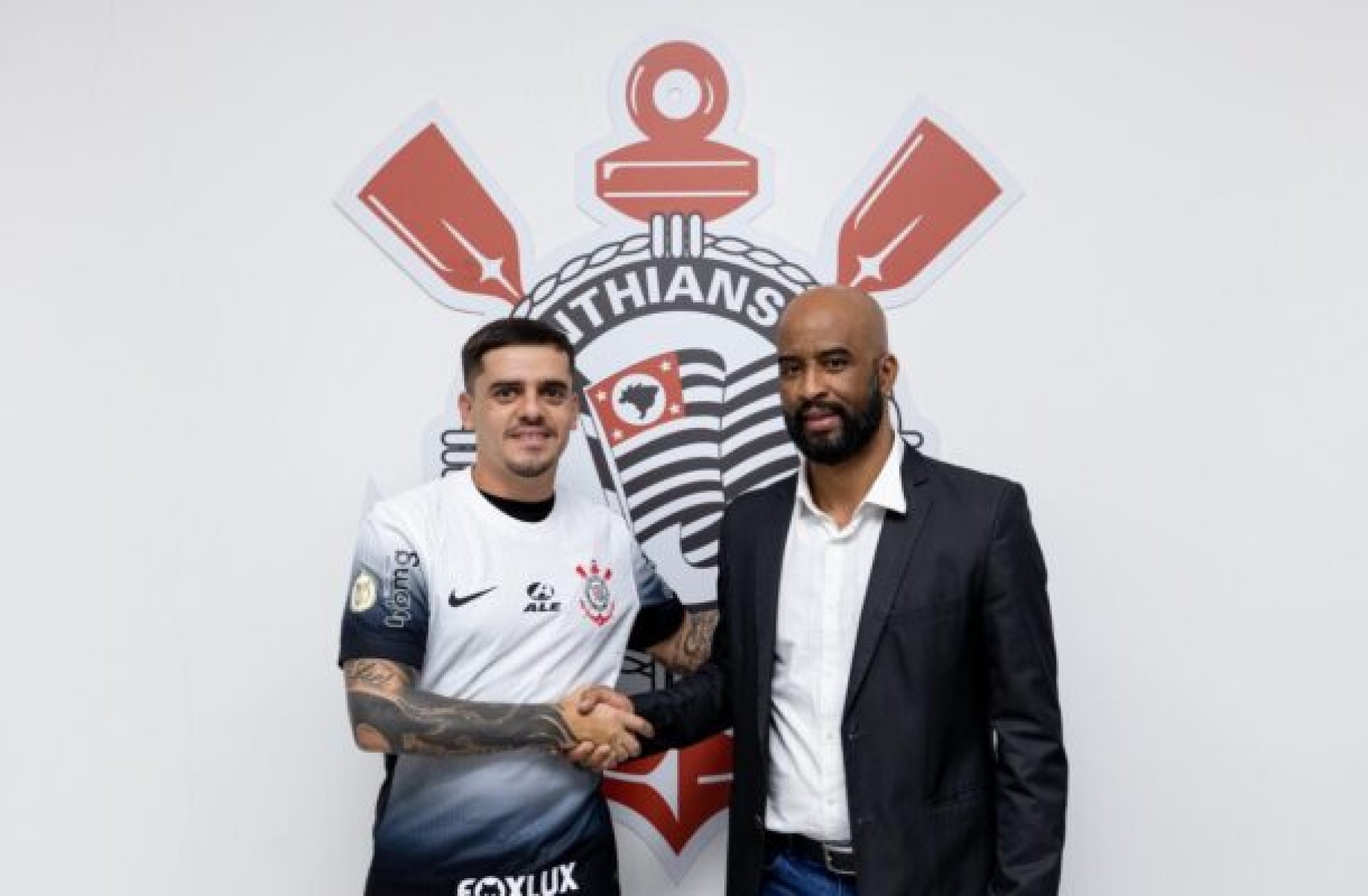 Corinthians anuncia a renovação de contrato com Fagner