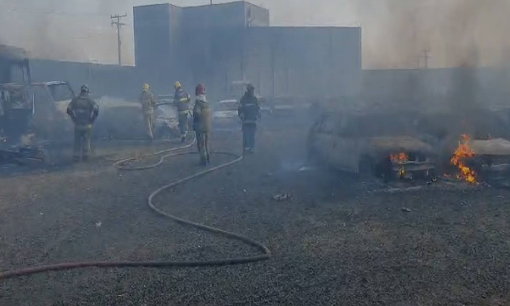 Incêndio em pátio do Detran em MG destrói cerca de 300 carros; veja o vídeo