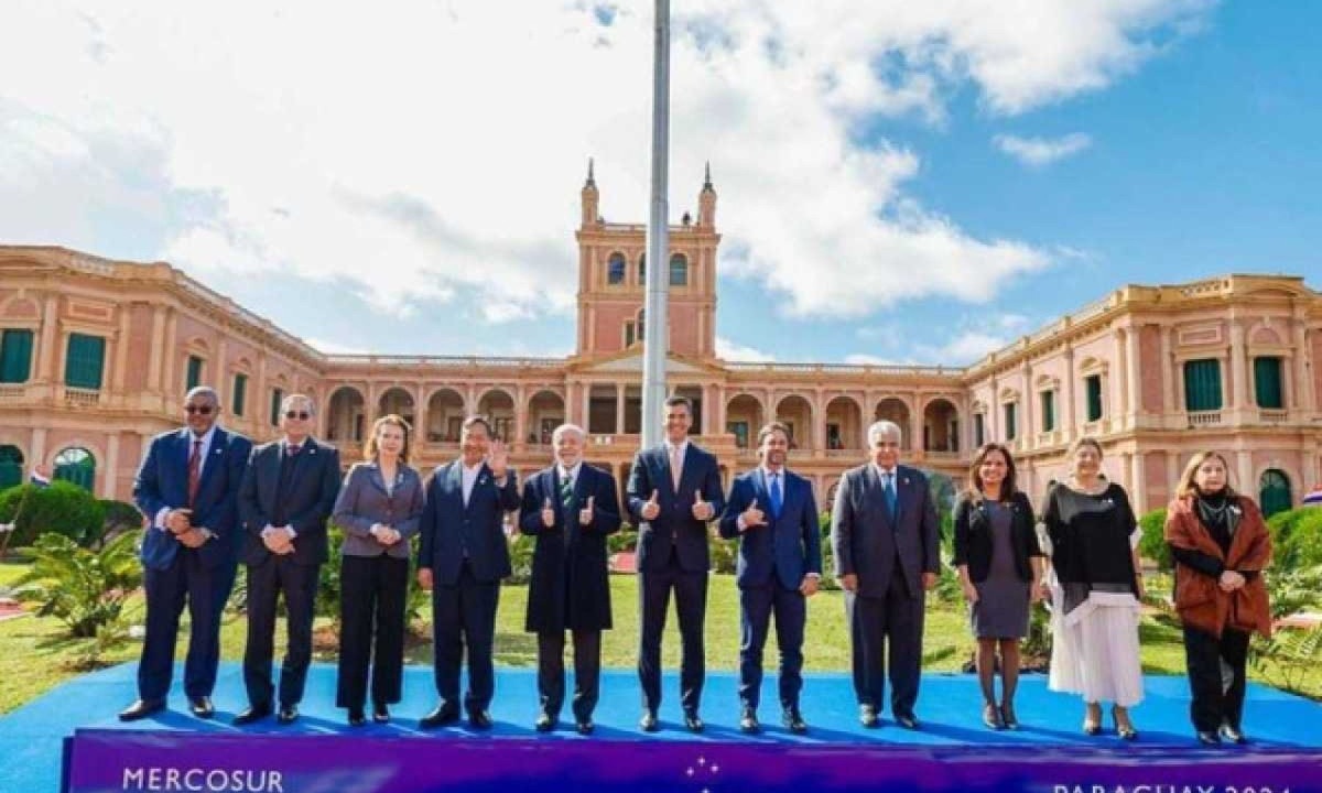 Fotografia oficial dos chefes de delegação dos países membros e Estados Associados, no Palácio de López, em Assunção -  (crédito: Ricardo Stuckert/PR)