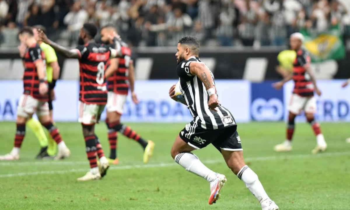 Diante do rival Flamengo, pela 14ª rodada, com a Arena MRV lotada, Galo foi batido por 4 a 2 -  (crédito: Ramon Lisboa/EM/D.A. Press)