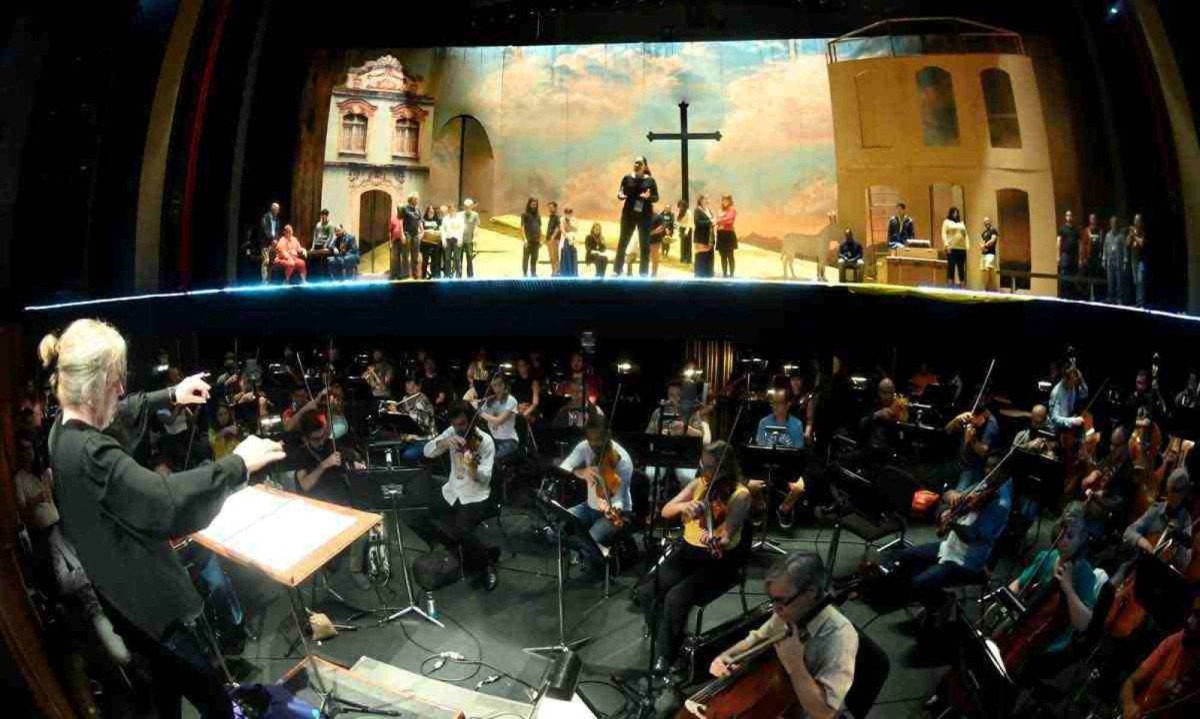 Durante coletiva de lançamento do Projeto Profecia, no Palácio das Artes, imprensa acompanhou ensaio da ópera 