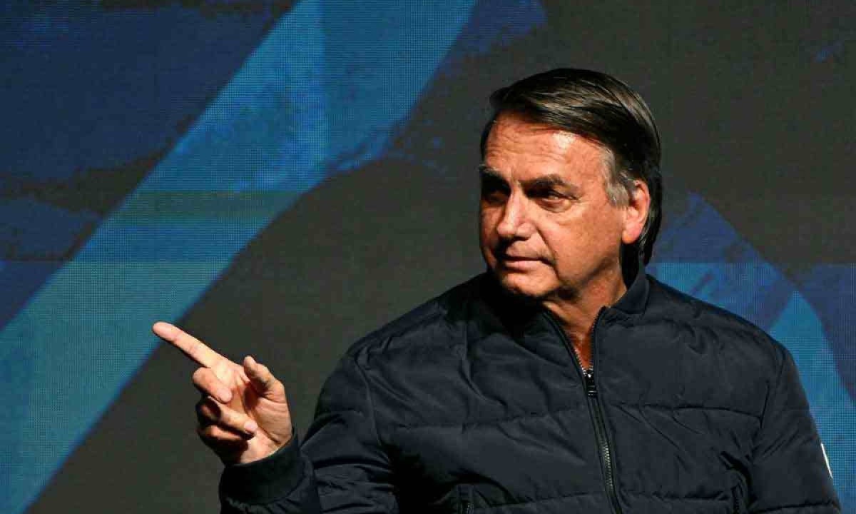 Para Bolsonaro, Trump foi salvo por "poucos centímetros" -  (crédito: EVARISTO SÁ/AFP)