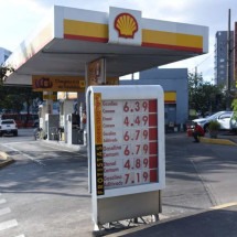 Postos aumentam gasolina em até R$ 0,30 em 1º dia de reajuste - Gladyston Rodrigues/EM/D.A Press