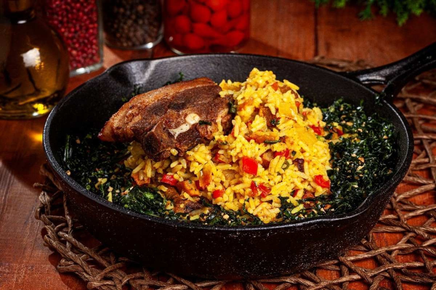 Semana da gastronomia mineira: prepare o arroz mineiro com costelinha 