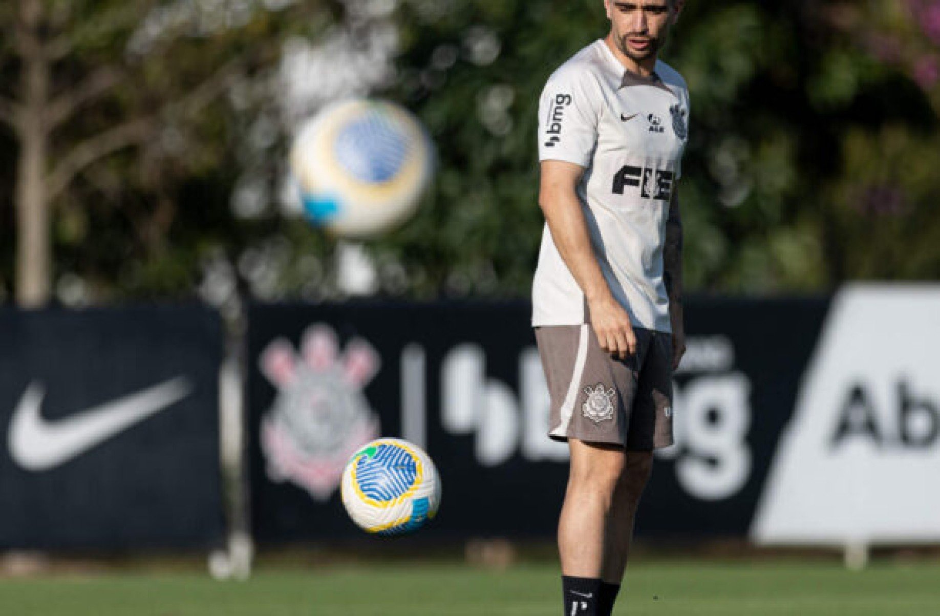 Laruccia ensaia mudança no Corinthians para enfrentar o Vasco