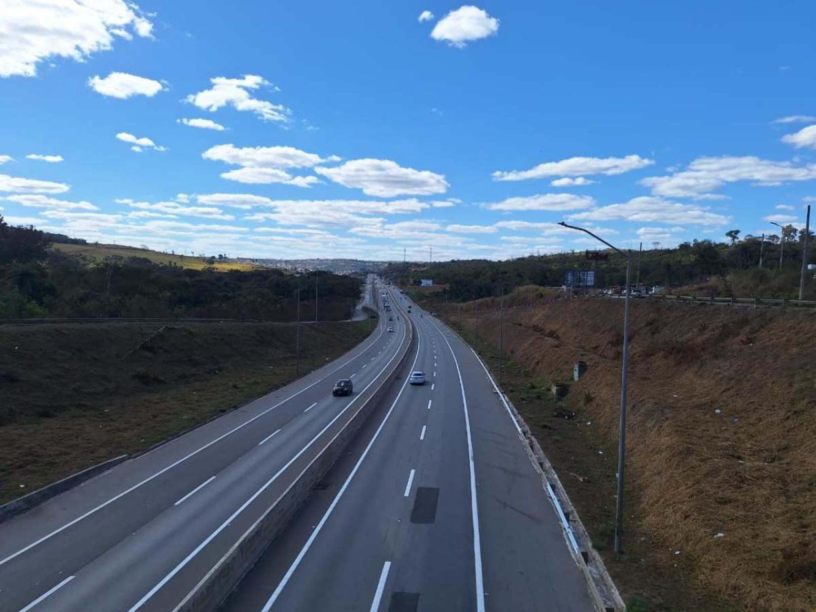 Obras na MG-010 entram em nova fase com interdição de uma das faixas