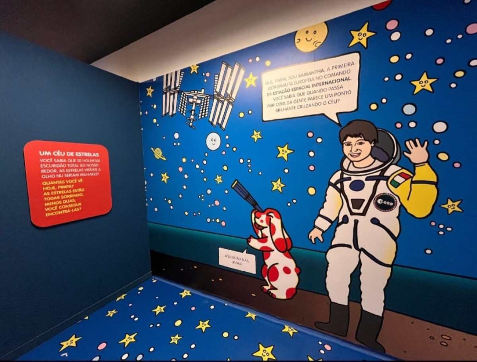 Desenho da cachorrinha Pimpa com astronauta na exposição Pimpa