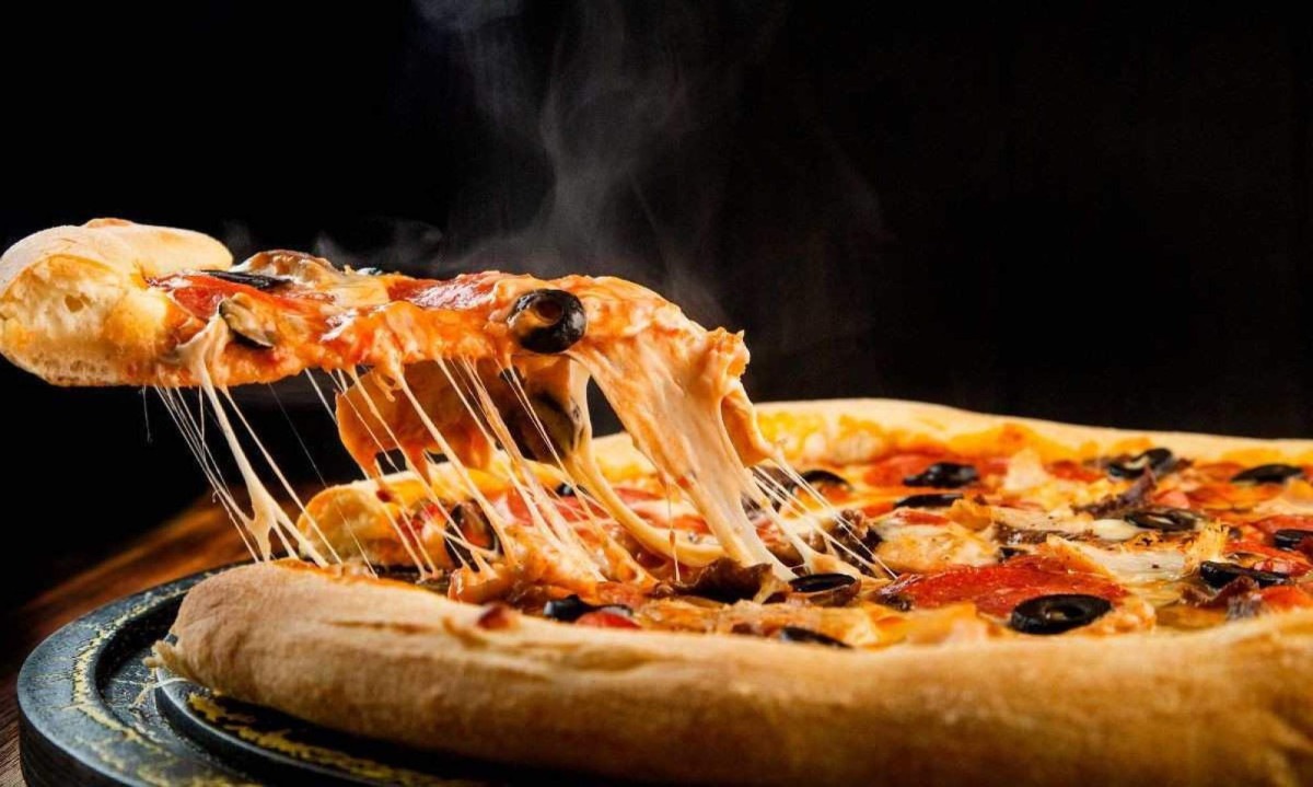 Inclua ingredientes frescos e muita criatividade na montagem da pizza perfeita em casa 
 -  (crédito: PublicDomainImages Pixabay)