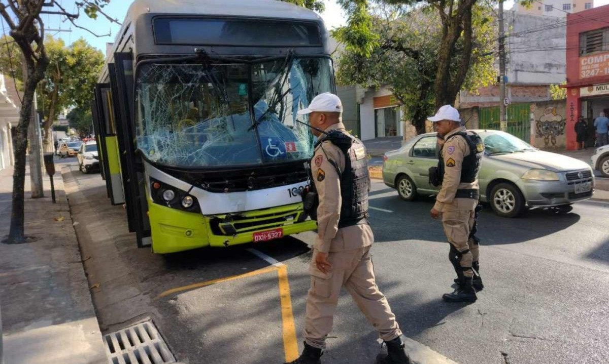 Ocorrência está em andamento na Avenida Silviano Brandão -  (crédito: Edesio Ferreira/EM/D.A Press)