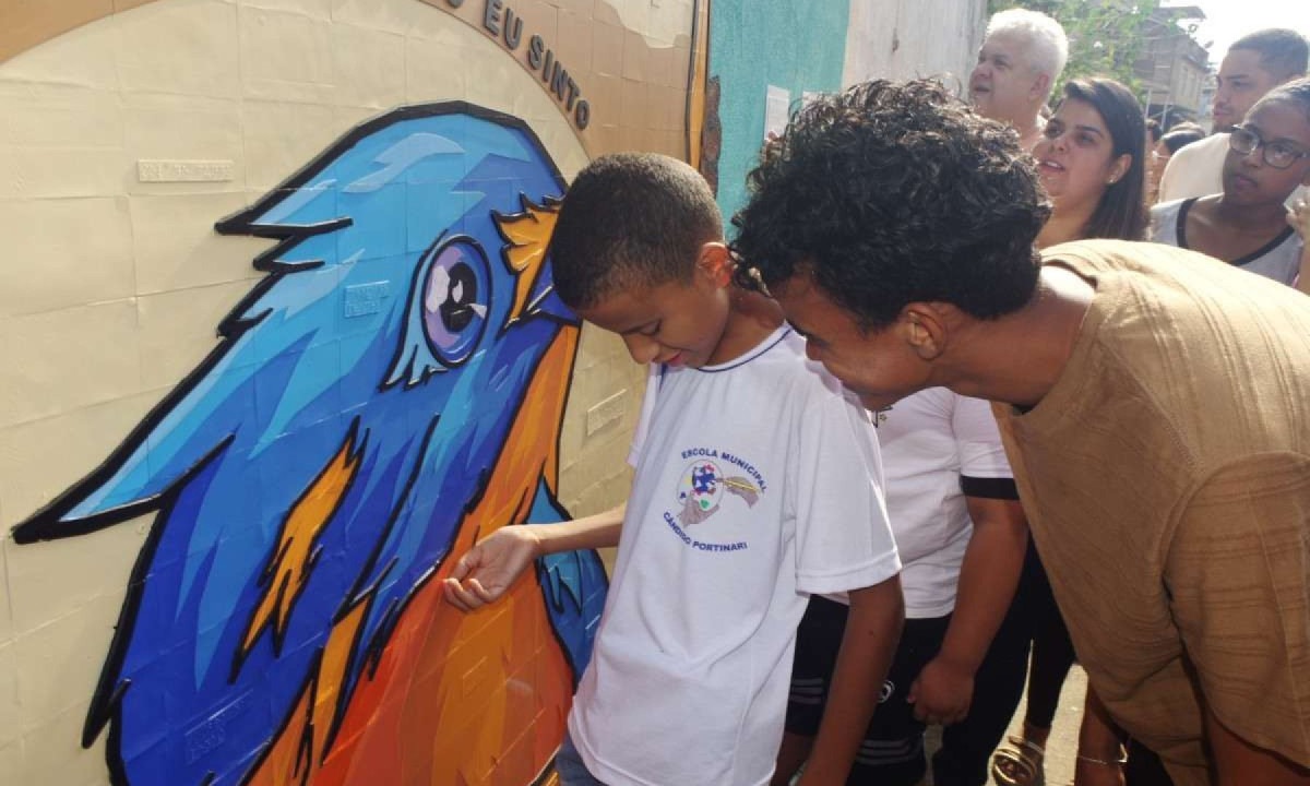 Mural em braille encanta Muriaé, na Zona da Mata mineira -  (crédito: Sâmara Lobo Correa/Divulgação)