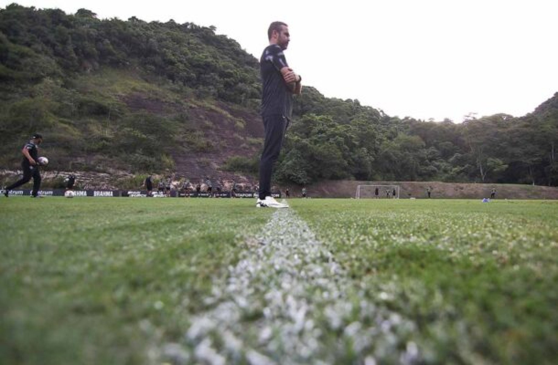 Com dois desfalques, Artur Jorge esboça escalação do Botafogo