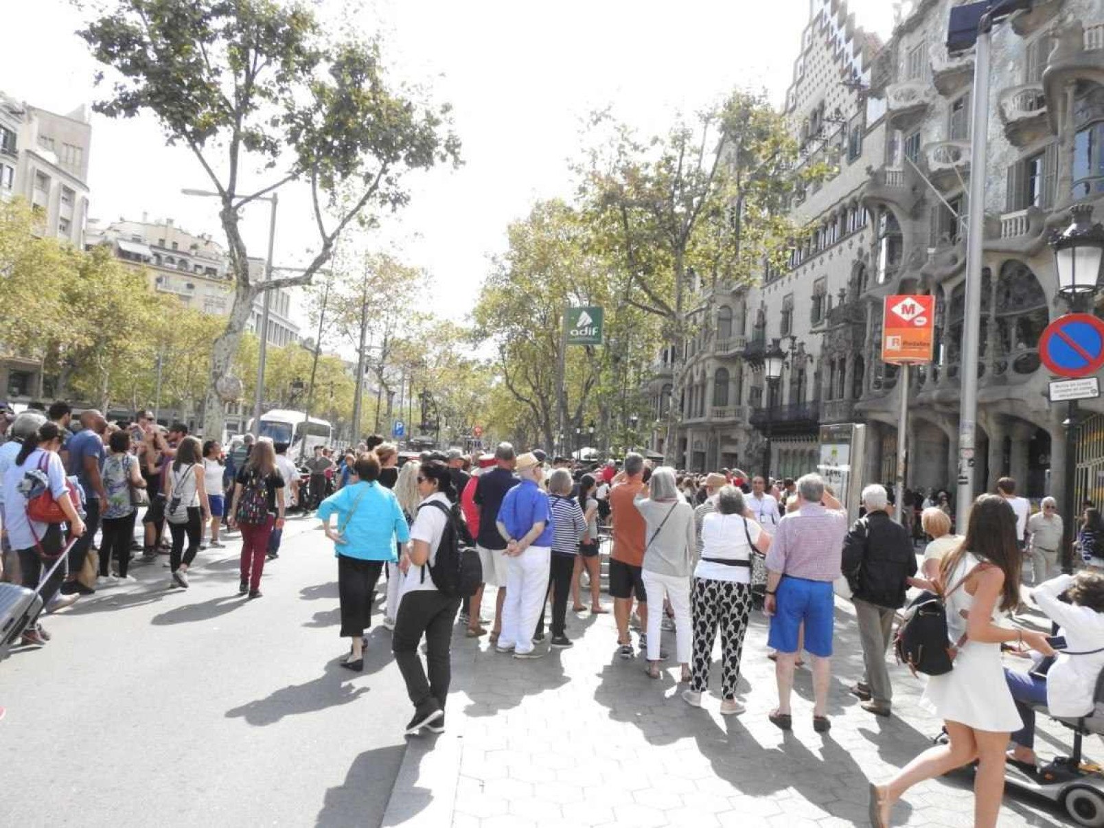 Em Barcelona, residentes estão agredindo turistas com expressões mais agressivas como "Vá embora para sua casa"