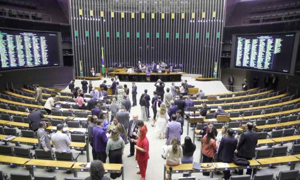 Discussão e votação de propostas pelos deputados federais -  (crédito: Mario Agra / Câmara dos Deputados)