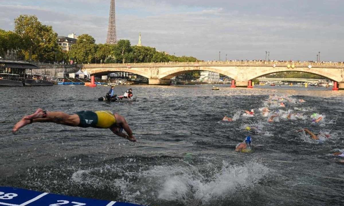 Rio Sena deve receber na sexta-feira, 26 de julho, a cerimônia de abertura dos Jogos e, alguns dias depois, as provas de triatlo e natação  -  (crédito: JULIEN DE ROSA/AFP)