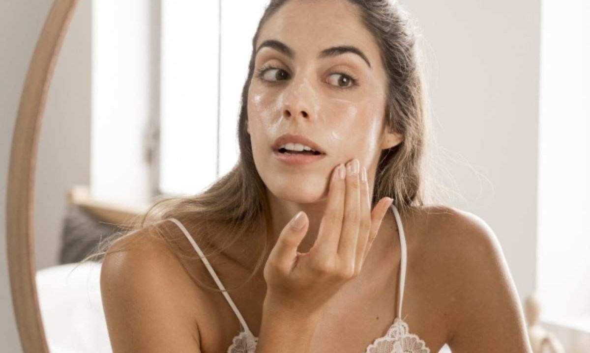 Se a pele é seca ou muito ressecada, o skin flooding pode surtir efeito, pois esse tipo de skincare foca na hidratação da pele em todas as etapas -  (crédito: Freepik)