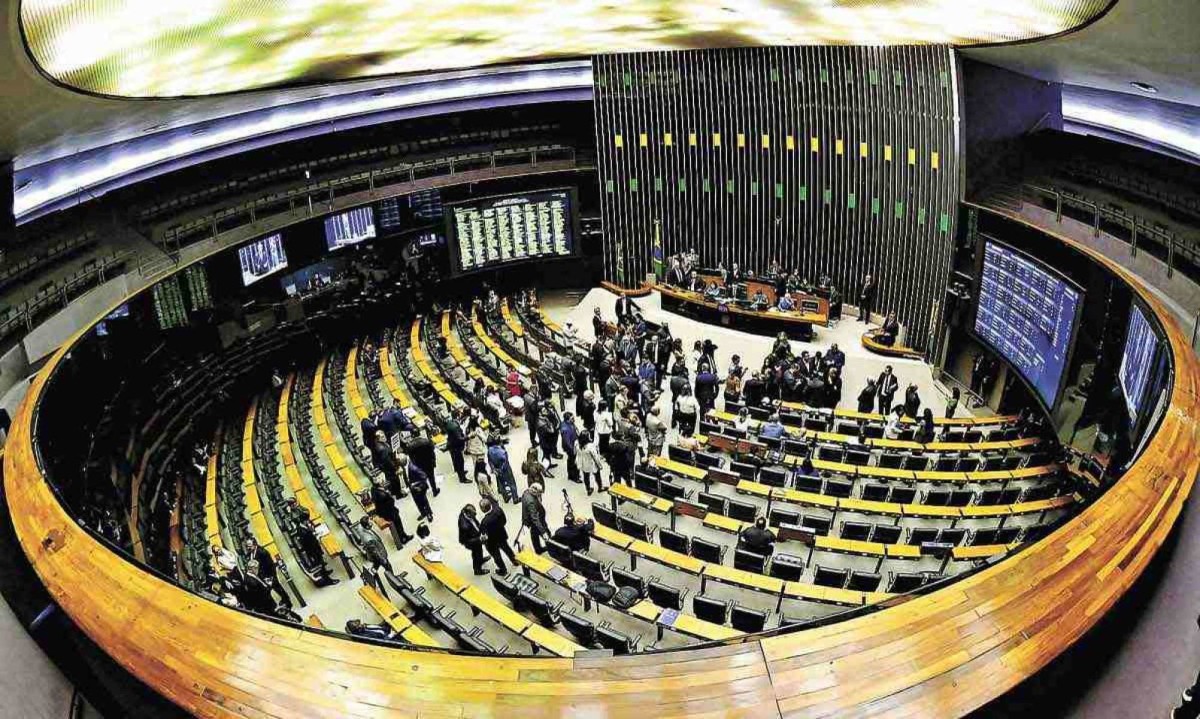 
Plenário da Câmara: anistia polêmica de multas pode ir parar na Justiça -  (crédito: MARCOS OLIVEIRA/AGÊNCIA SENADO)