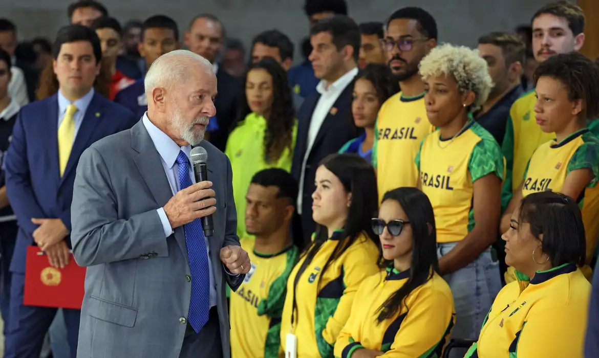 Lula assina decreto reajustando Bolsa Atleta em 10,86%   -  (crédito: EBC)