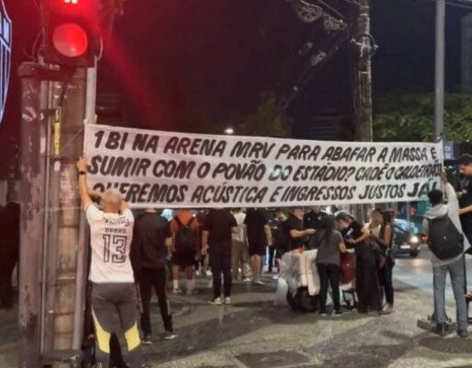 Torcedores protestaram na sede do Atlético -  (crédito: Foto: Reprodução)