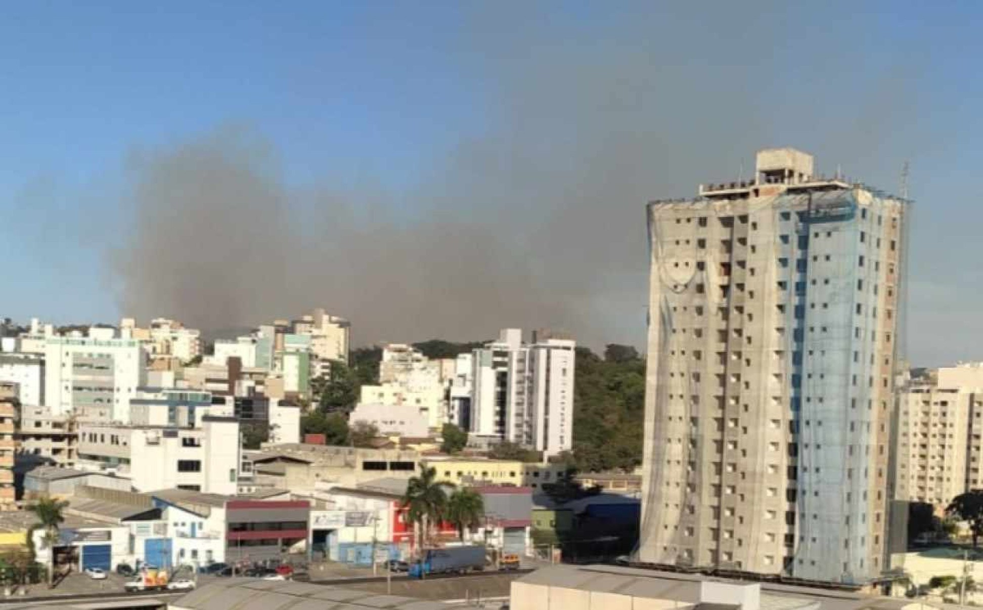 Incêndio está acontecendo na tarde desta quinta-feira (11/7) -  (crédito: Arquivo pessoal)