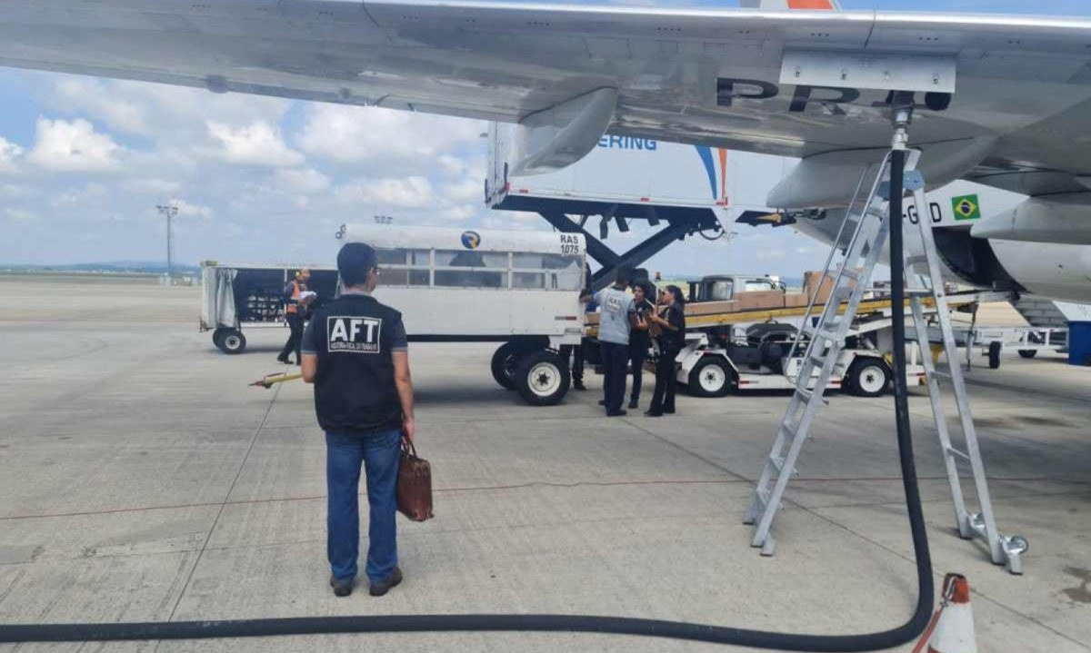 A operação conhecida com vôo seguro inspecionou 19 empresas localizadas no Aeroporto de Confins -  (crédito: SRTE - MG / Divulgação)