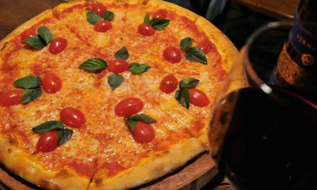 Pizza margherita combina com vinhos feitos com uva sangiovese -  (crédito: Rodrigo Clemente/divulgação)