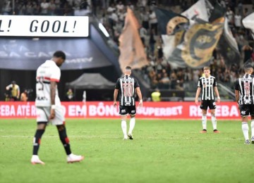 Torcida do Galo vibrou com os 2 a 1 diante do São Paulo, na Arena MRV, depois de três jogos sem vitória no Brasileiro -  (crédito: Ramon Lisboa/EM/D.A. Press)