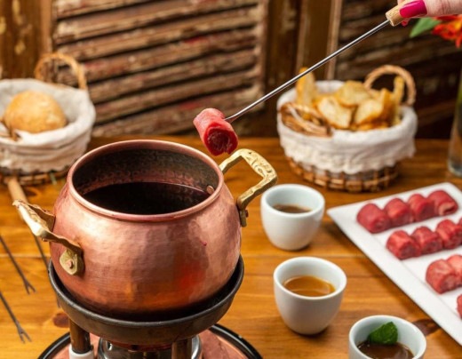 O Grupo Chalezinho é um dos maiores vendedores de fondue do mundo, com 10 mil porções por mês