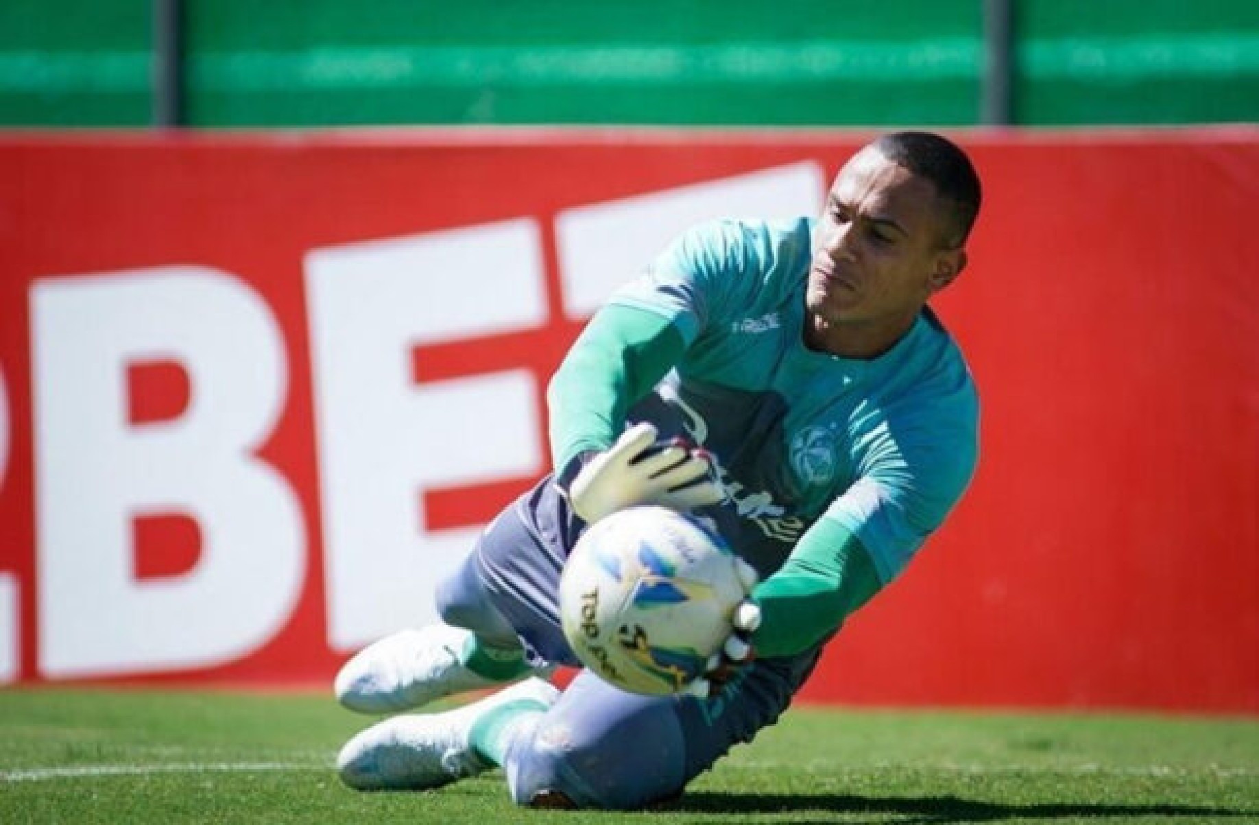 Santos avança pela contratação do goleiro Renan, ex-Botafogo