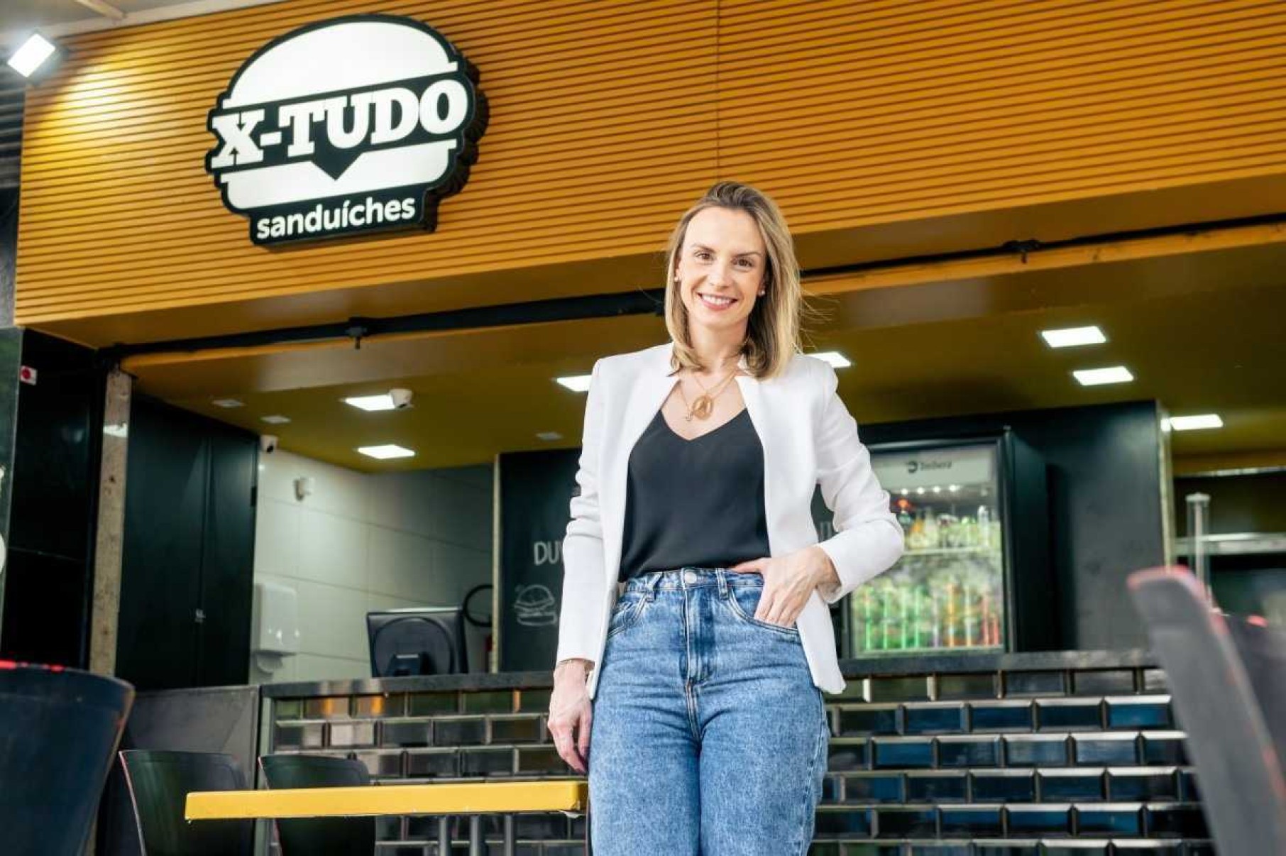 "Mesmo com reformulações no cardápio e mudança na logomarca, nunca deixamos de lado o nosso posicionamento para o público ter bem claro de que não somos gourmet." Fernanda Pires, sócia do X-Tudo