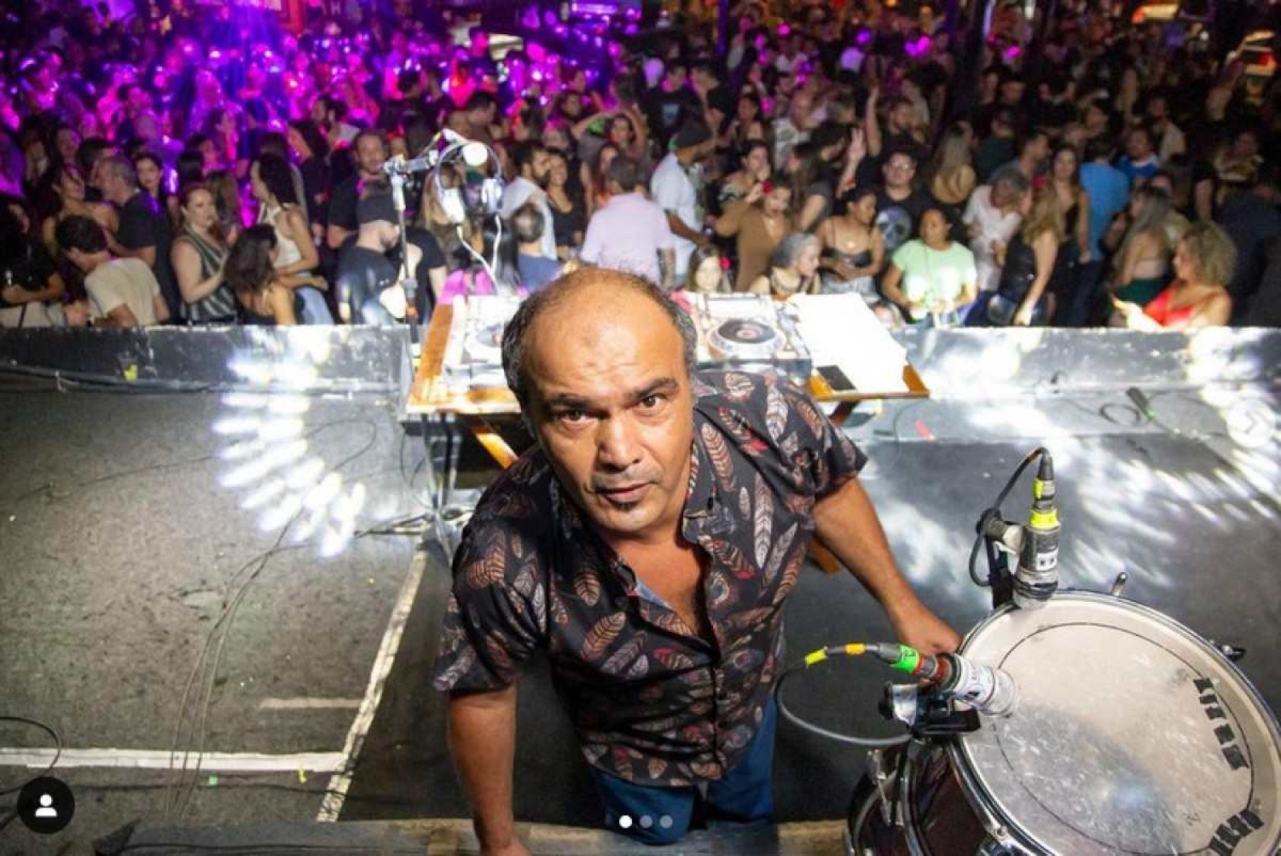 Set de Paco Pigalle vai do tradicional acordeom francês às novidades parisienses marcadas pela influência de imigrantes africanos